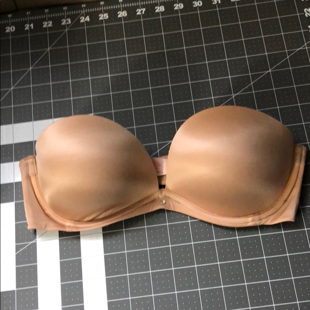 Victoria’s Secret strapless bra 34C